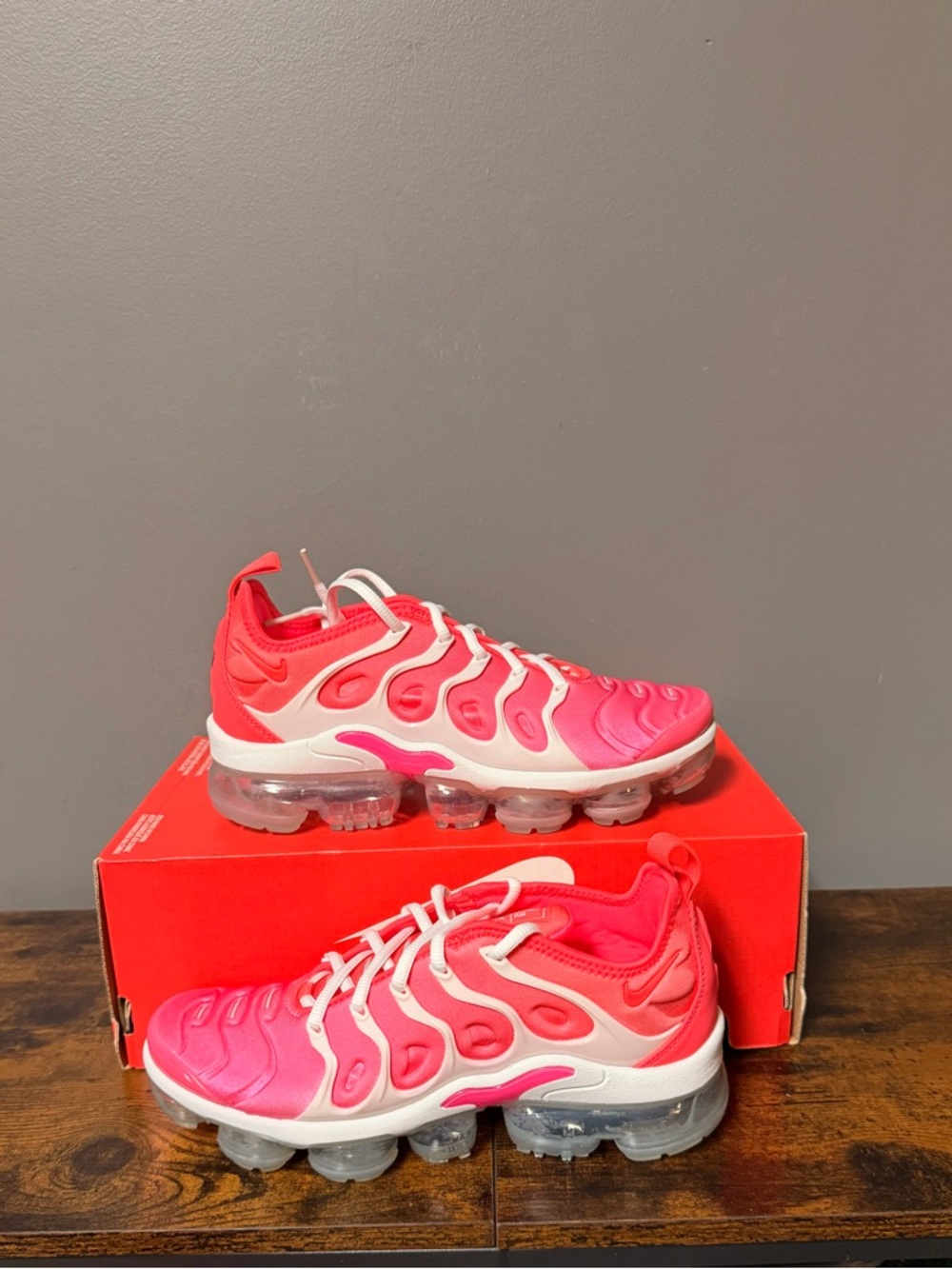Nike Air VaporMax Plus Pink/White Running Shoes